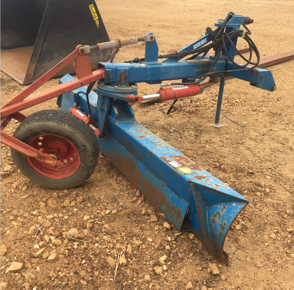 BERENDS 10FT GRADER BLADE FOR SALE Machinery & Equipment